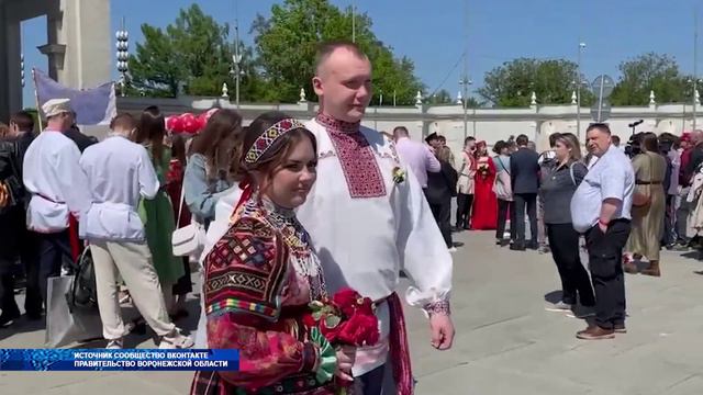 Пара из Воронежа зарегистрировала свой брак на главной сцене выставки «Россия» в Москве