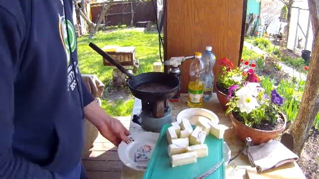 Жаренный сыр бри в панировке ! Быстрый перекус !