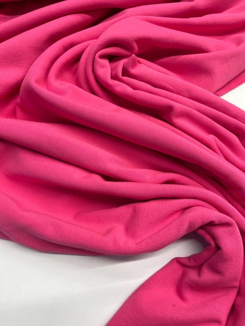 Футер Gucci в ярком, сочном оттенке розового 💕

Полотно пластичное, гладкое, с плоской петлей
