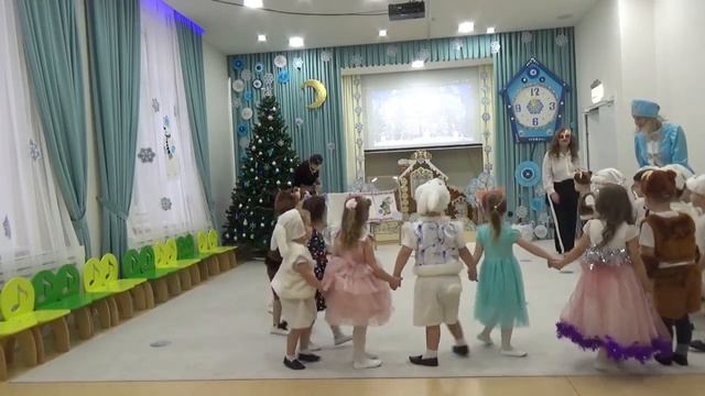 Новогодний утренник в детском саду.Младшая группа