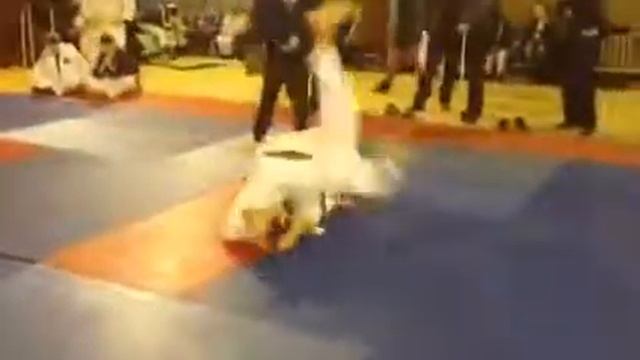 Соревнования по джиу-джитсу.