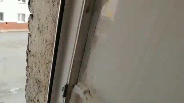 Как не стоит герметизировать окна