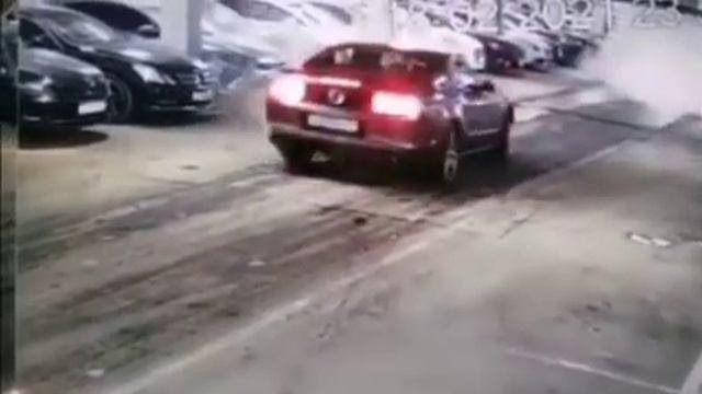 Олень в подземном паркинге!!!