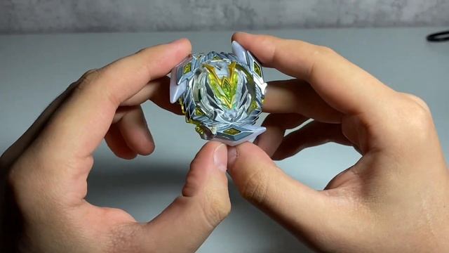 ЧТО ВНУТРИ СИНЕЙ КОРОБОЧКИ С БЕЙБЛЭЙДАМИ  Бейблэйд Бёрст  Beyblade Burst