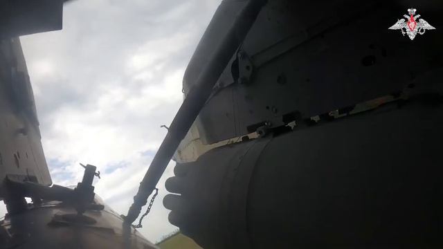 Работа Ка-52: "вихрь" над позициями противника