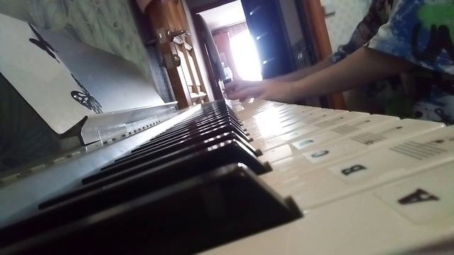 Играю на фортепиано