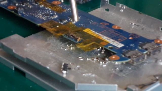 Lutowanie Włącznika Zasilania Samsung N130
