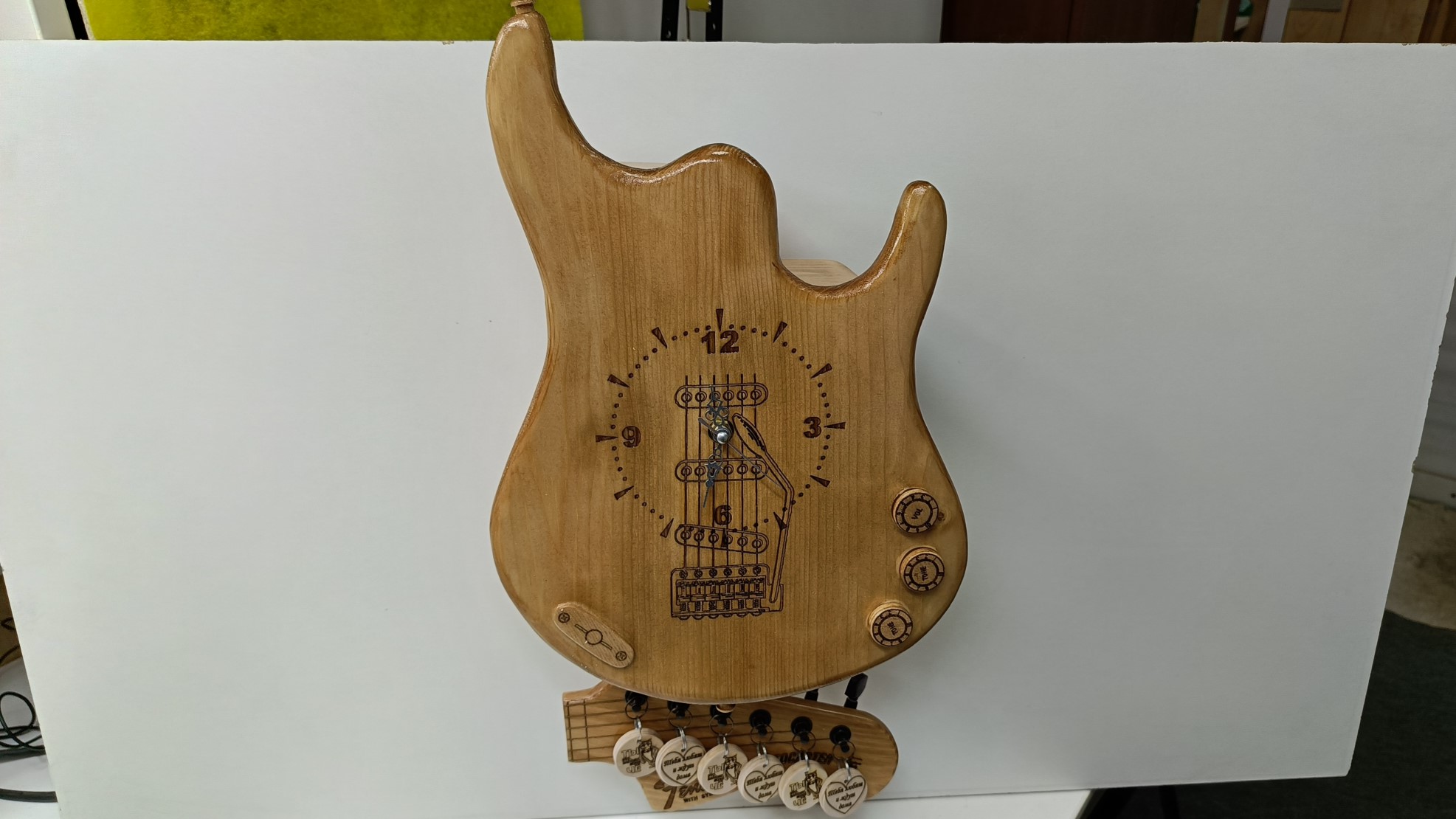Ключница - гитара с часами