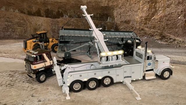 Miller Century M100 Rotator  DCP by First Gear 64th Scale Peterbilt 389 Miller Century 1150 Rotato