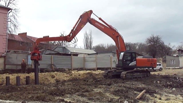 ВИБРОПОГРУЖАТЕЛЬ DPD 600T НА БАЗЕ ЭКСКАВАТОРА HITACHI 350H ZAXIS