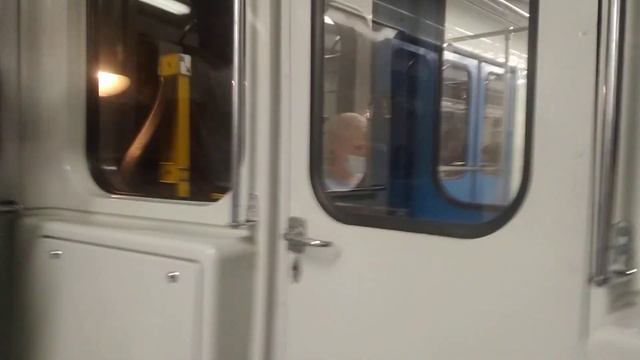 Остановка состава 81-717/714.5 на перегоне "Уралмаш-Машиностроителей" Екатеринбургский метрополитен