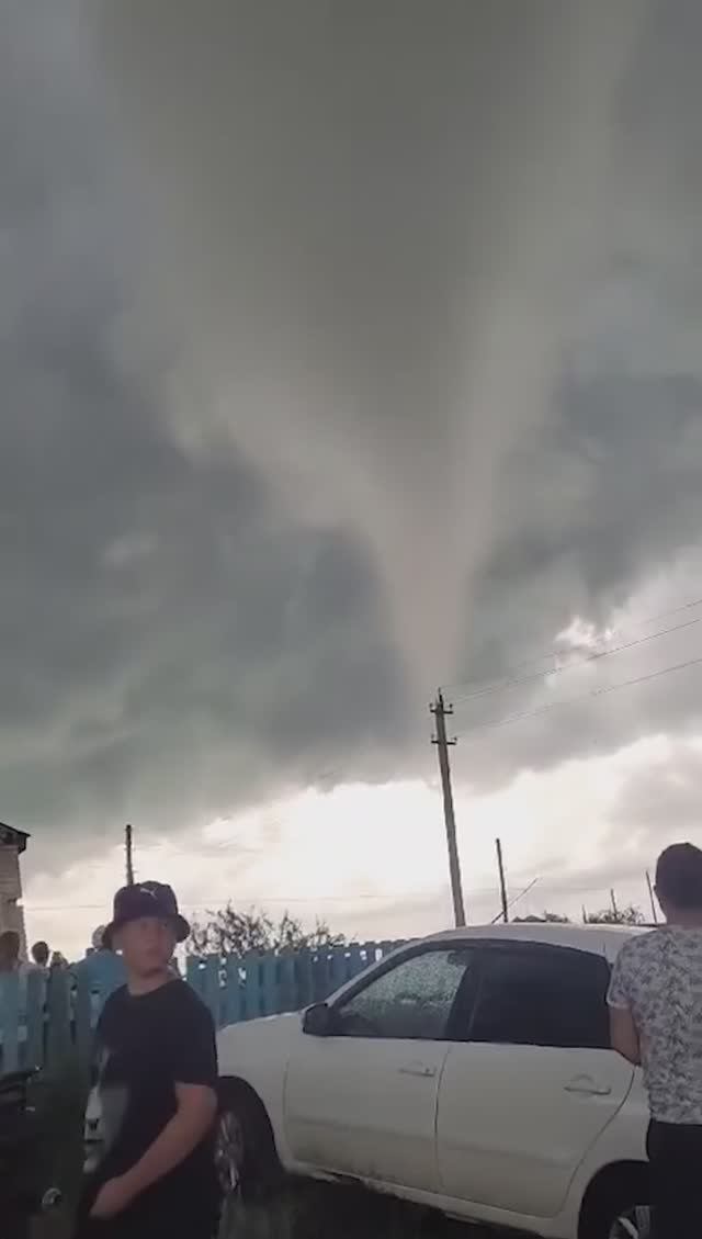 Зарождение торнадо засняли в Башкирии 23 июня 2024