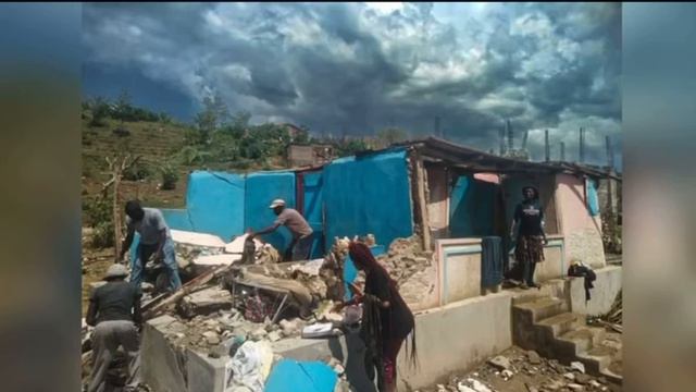 ⚠️ Разрушительный торнадо обрушился на север Гаити
—22 мая 2024—

Редкий торнадо пронесся....