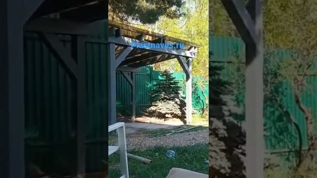 Беседка из дерева, под монолитным поликарбонатом