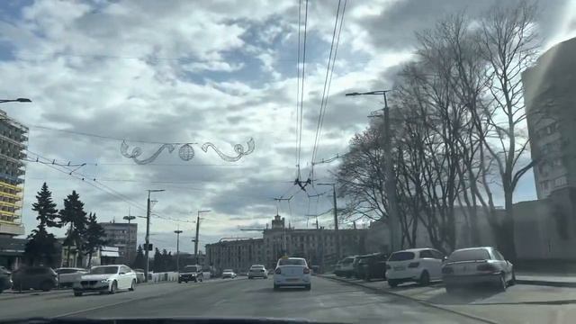 Субботний спокойный Кишинев. Пробок нет. Чистый и красивый город. Извините много не болтали :)