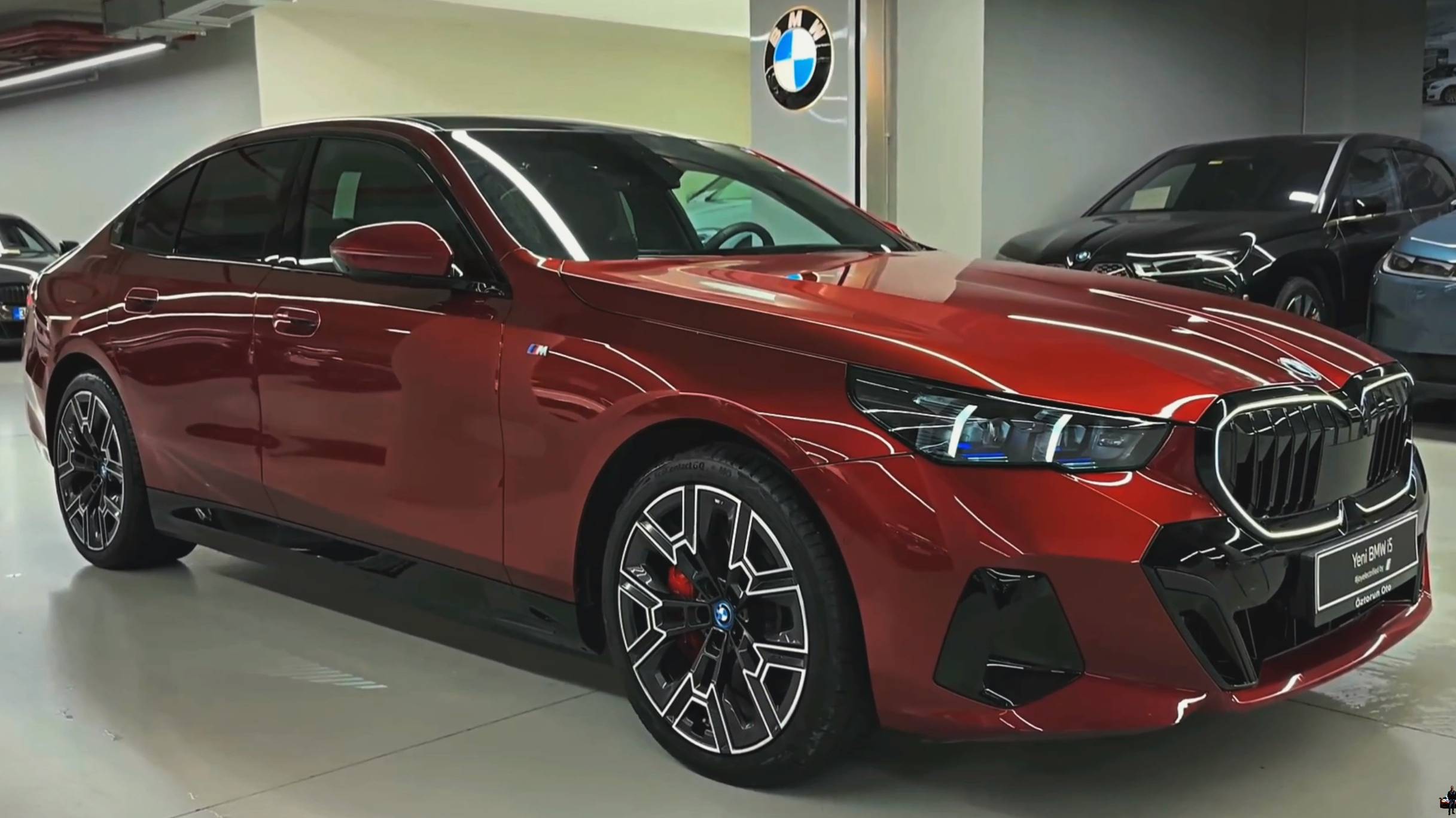 "BMW i5 2024": Обзор экстерьера и интерьера