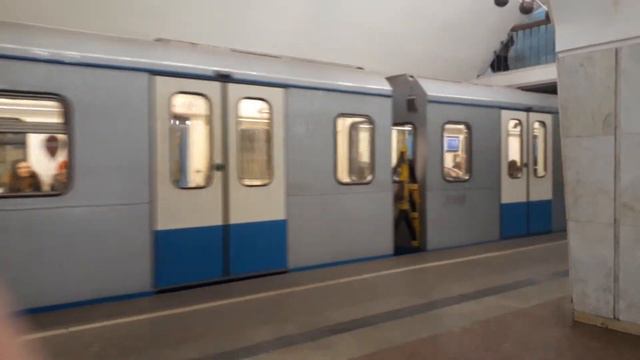 Поезд "81-760/761" на ст. Менделеевская