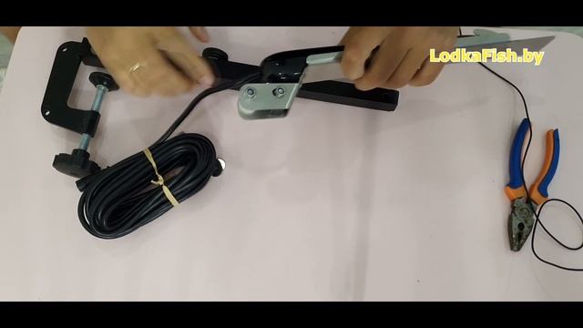 Как закрепить на лодке датчик Tripleshot  от эхолота Lowrance?