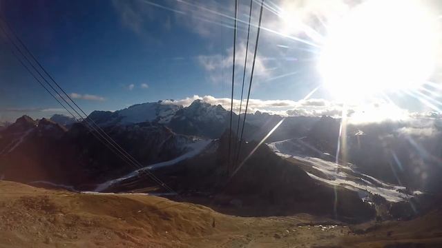 Auffahrt zum Sass Pordoi auf 2950 m. - Salita al Pordoi in Funivia, Dicembre 2015.