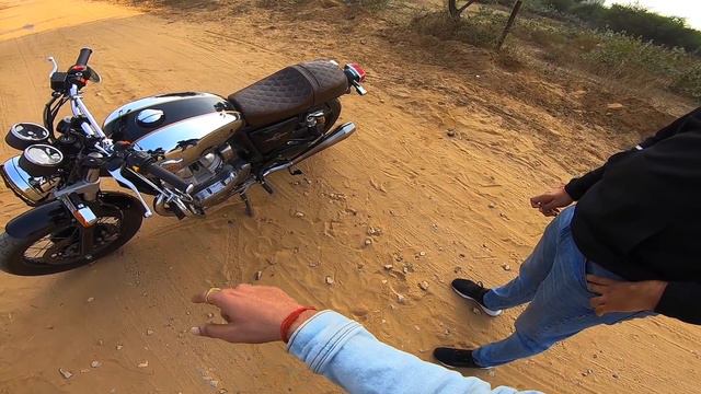 MODS ON INTERCEPTOR 650 CHROME - CUSTOM EXHAUST, USD MIRRORS