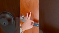 Открываю дверь с помощью Apple Home Key