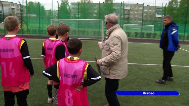 Спортивный тележурналист Геннадий Орлов встретился с юными футболистами и будущими комментаторами