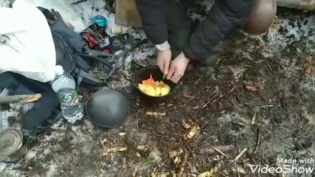 Кепинг с детками и походный лесной кебаб блюдо