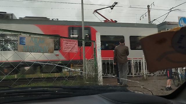 ЭС2Г 015 Санкт-Петербург-Тосно прибывает на станцию Поповка