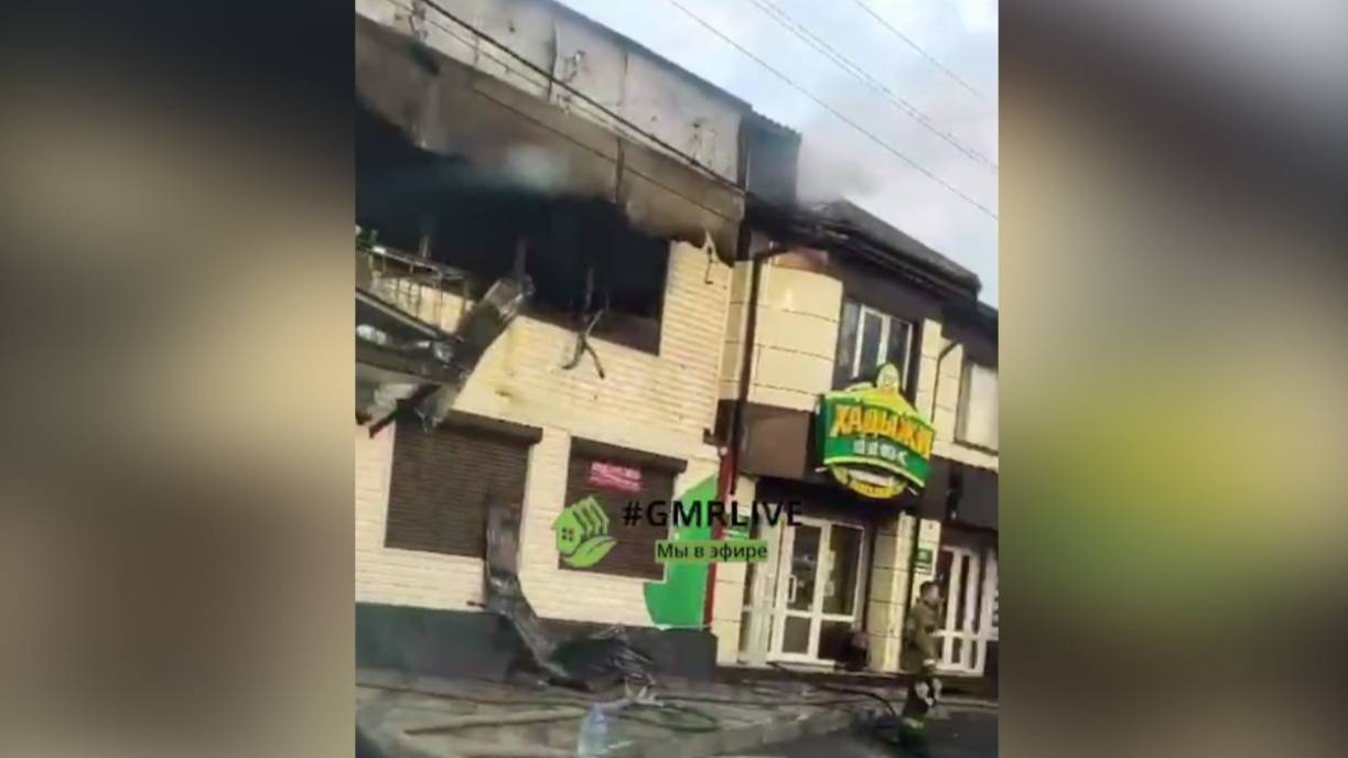 Двухэтажный магазин сгорел на востоке Краснодара