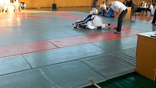 Гомаюнов Дмитрий из БК Триумф на соревнованиях по армейскому рукопашному бою