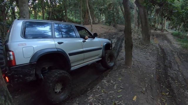 Testing diff lockers 6 inch lift 35s
