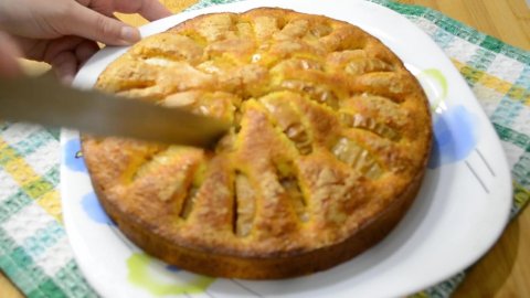 Вкусный морковно-яблочный пирог: простой рецепт ароматного десерта