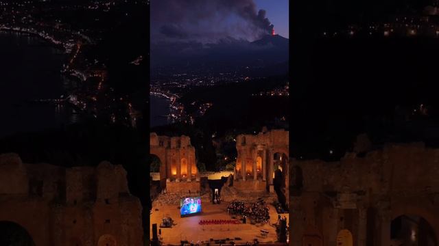 На Сицилии устроили концерт классической музыки в древнем театре Таормина на фоне извергающегося вул