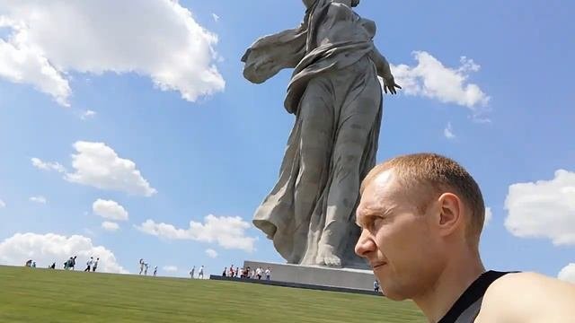 Вид на стадион от Родина Мать зовёт