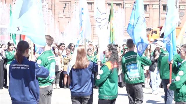 Больше тысячи человек поучаствовали в Марше студотрядов в Иркутске. Так они начали новый трудовой се