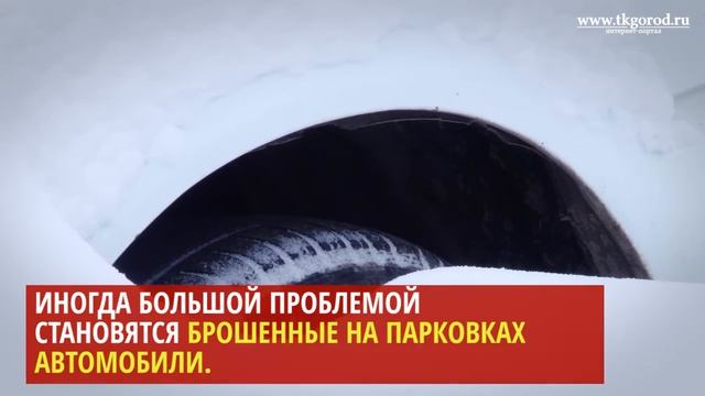 УК "Жилищный трест" убирает дворы от снега. Январь 2018. Братск