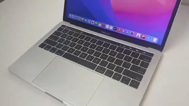 #137 MACBOOK A1706 2016