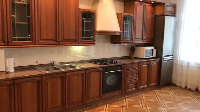 Аренда просторной 3-х комнатной квартиры в центре возле Оперного театра, Владимирская 48