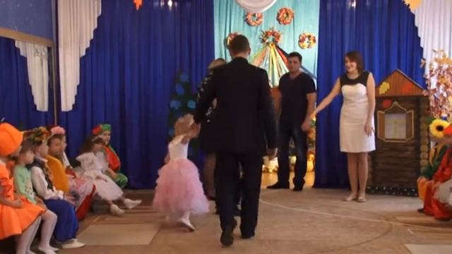 Диана  праздник осени 2013 часть 2