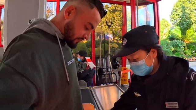 My First Time in China is Not What I Expected.. ??
