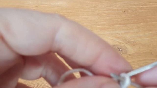 Вяжем спицами. Красивый и простой двухцветный узор.