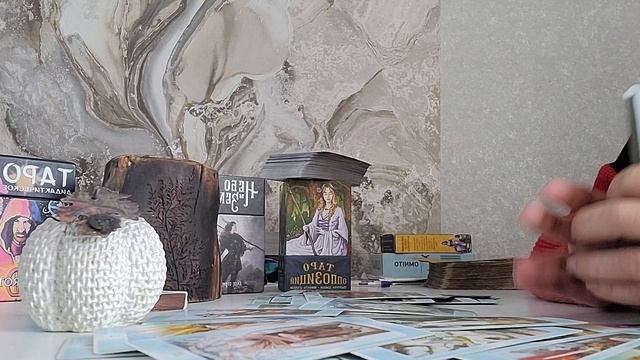 ?С КАКИМ НАСТРОЕНИЕМ ОН ИДЁТ К НЕЙ❓️#егомысли #tarot #эзотерика #онлайн #расклад