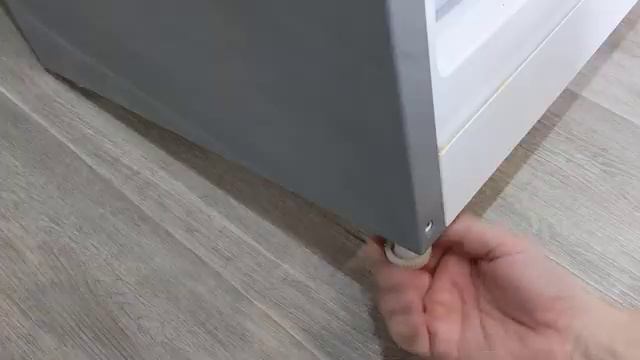 Как поменять сторону открытия двери холодильника