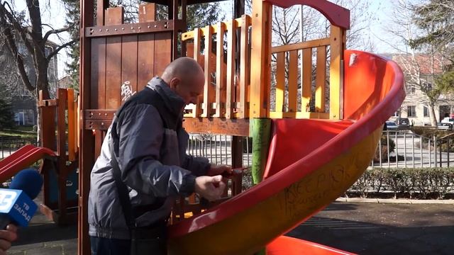 Сигнал за ток на детска площадка