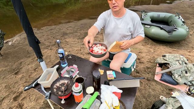 Рыбалка сплавом (спиннинг) на безлюдной мелкоречке, что может быть лучше? Отдохнул, побухал :)
