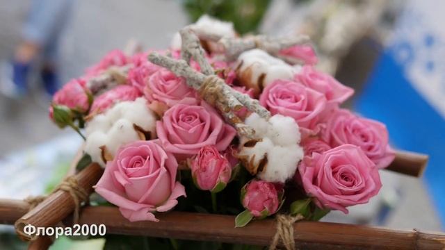 ? Шикарный букет из роз на деревянном каркасе!