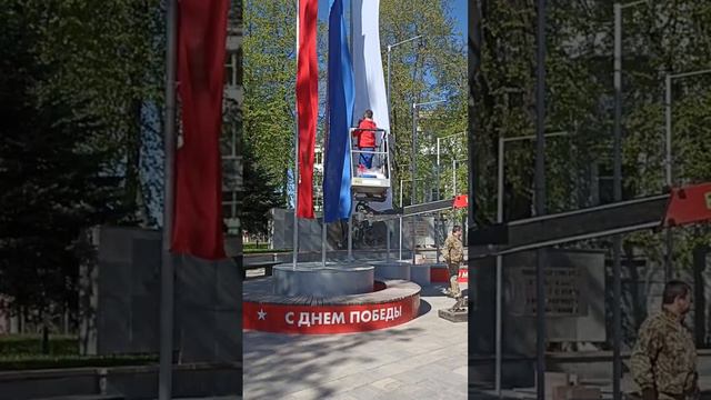 В Егорьевске готовятся ко Дню Победы 

На Советской у "Вечного огня" вывешивают флаги и полотна.