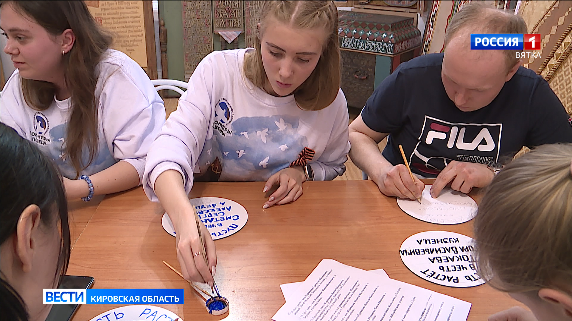 Кировчане восстанавливают таблички с именами фронтовиков в «Саду памяти» в  Котельничском районе