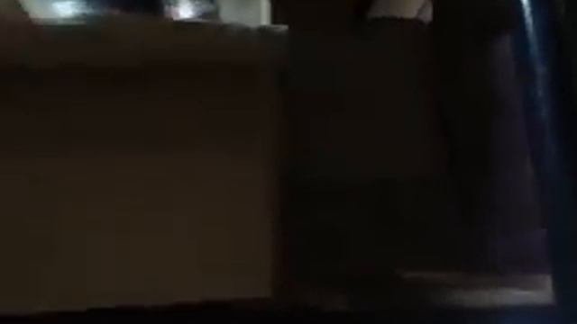 Солдаты в армии едят корм для собак