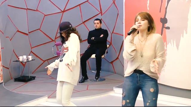 GENCLIKE Ulduz Bayramin qonagi Ani ile reqsi